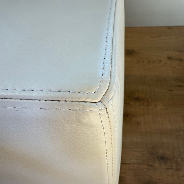 White Leather Poufs from Minotti, 2000s, Set of 2 For Sale - Image 6 of 11