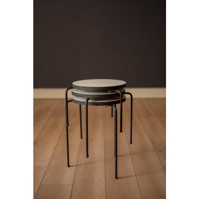 Mid-Century Modern Set of Three Mid Century California Modern Nesting Round Tripod End Tables For Sale - Image 3 of 11