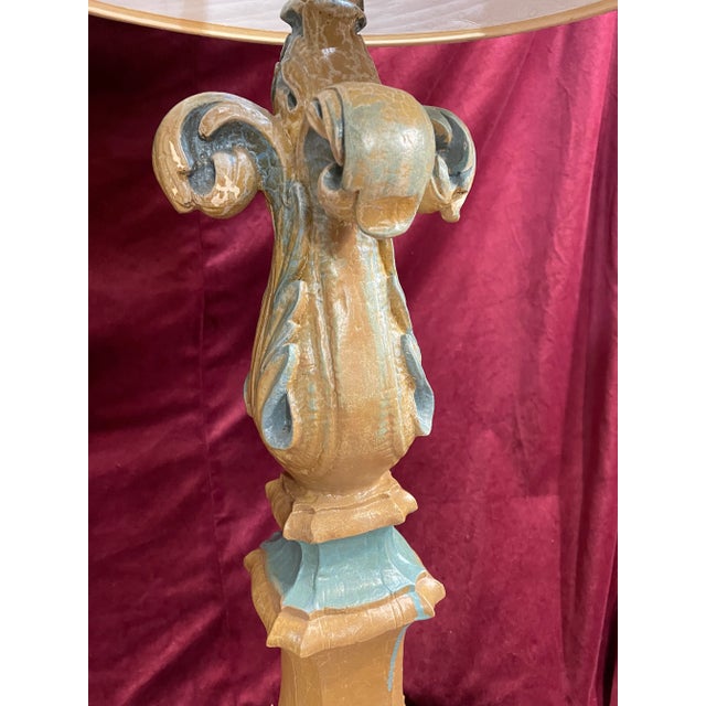 Hollywood Regency Pair of 1950s Hollywood Regency Table Lamps Carved Wood With Shades For Sale - Image 3 of 12