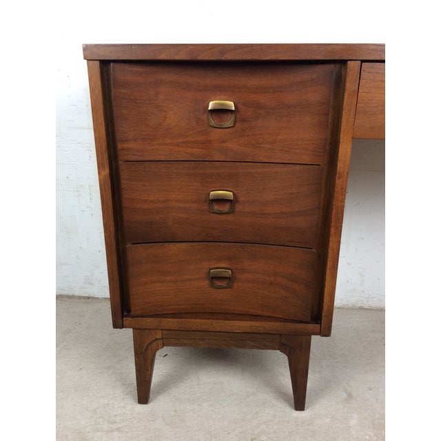 Brown Mid Century Modern Four Drawer Writing Desk With Curved Drawer Fronts and Brass Hardware For Sale - Image 8 of 11