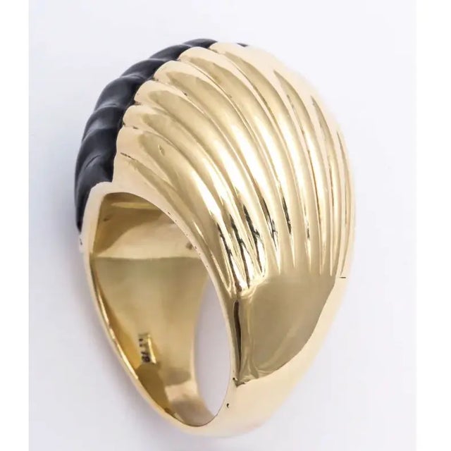 Striated Black Onyx & 18kt Yellow Gold Bisected Dome Ring For Sale - Image 4 of 8
