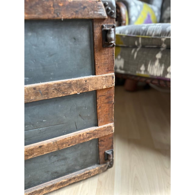 Metal Antique Steamer Trunk in Chevron Canvas from Goyard, France, 1900 For Sale - Image 7 of 18