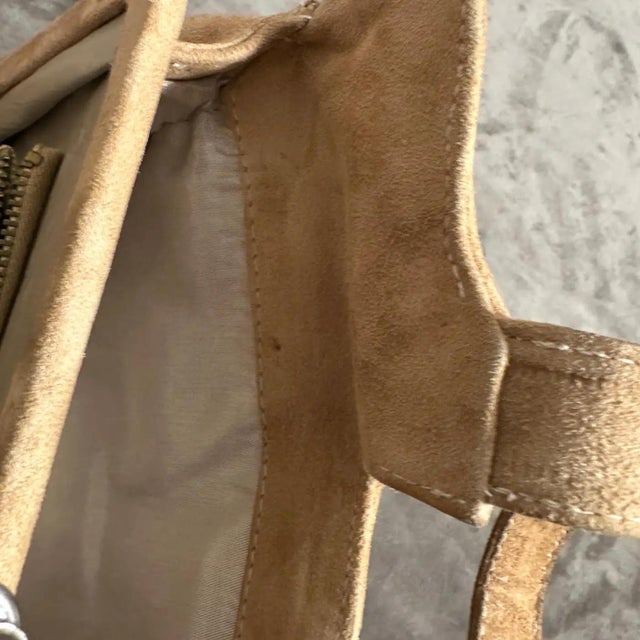 1960s A Luxury 1960s Light Brown Suede Leather Italian Hand-Bag For Sale - Image 5 of 13