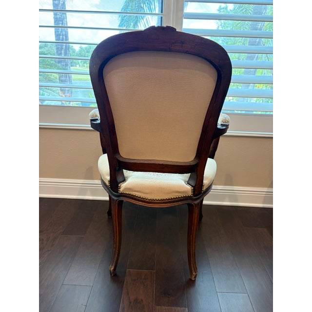 French Vintage French Louis XV Style Carved Walnut Fauteuil With Pastoral Tapestry Upholstery For Sale - Image 3 of 8