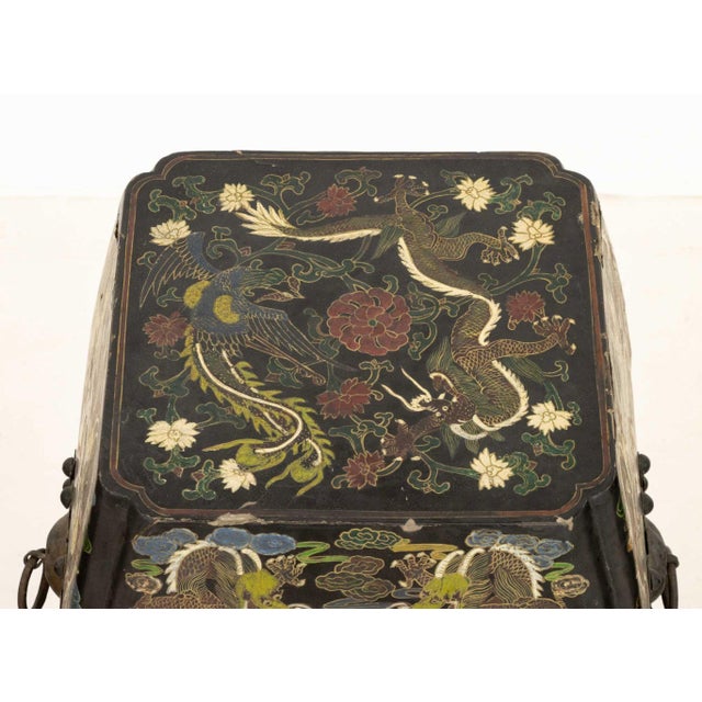 Chinese Set of Three Chinese Export Five-Clawed Dragon and Phoenix Motif Black Lacquered Stools For Sale - Image 3 of 7