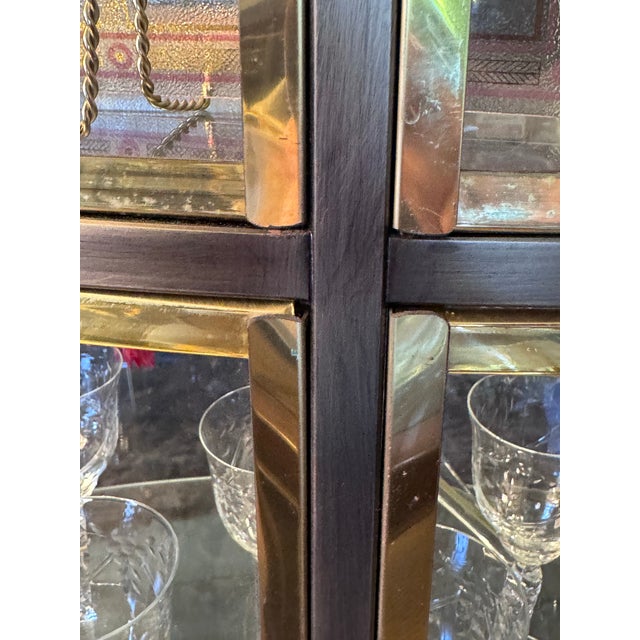 Pair of Design Institute America Series 74 Bh21 Illuminated Curved Glass Étagères With Gunmetal and Brass Finish For Sale - Image 10 of 12