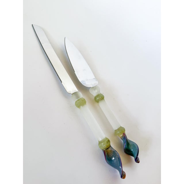 Late 20th Century Andrea Zampella Sheffield Stainless Art Glass Cake Server Set- 2 Pieces For Sale In Dallas - Image 6 of 8