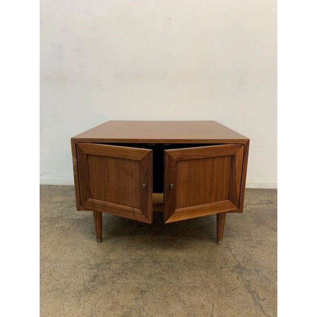 Wood 1960s Minimal walnut side table For Sale - Image 7 of 13