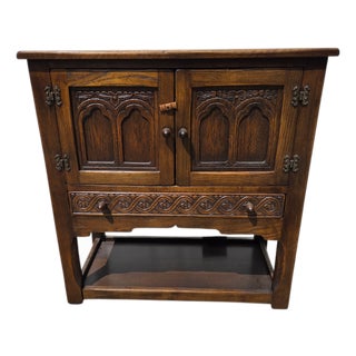 1980s Ethan Allan Charter Oak Jacobean Server Sideboard Bar Cabinet Made in England For Sale