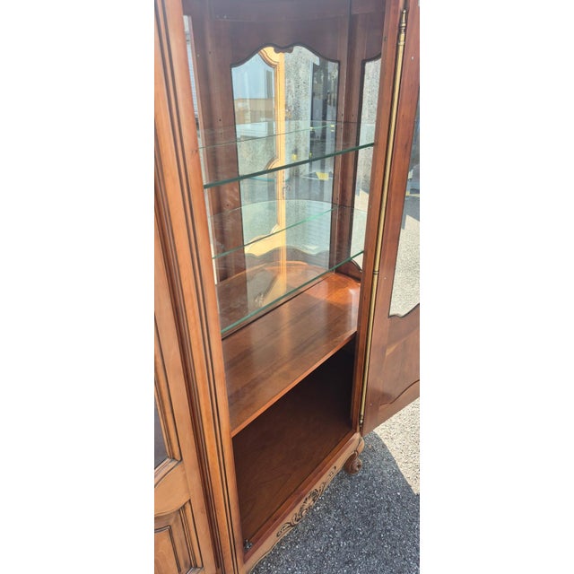 20th Century Louis XV Curved Cherrywood Display Cabinet, France, 1890s For Sale - Image 17 of 18