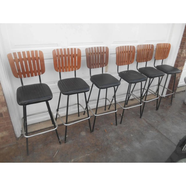 I have a very nice Set of 6 Mid-Century Modern Umanoff Style Slat Back Swivel Bar / Counter Stools by Comfort Lines,...