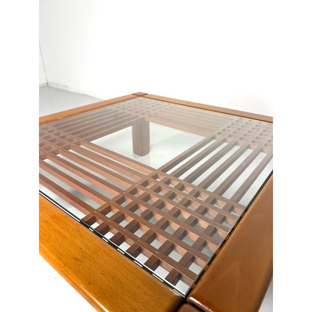 Mid-Century Modern Coffee Table in Wood and Glass For Sale - Image 4 of 7