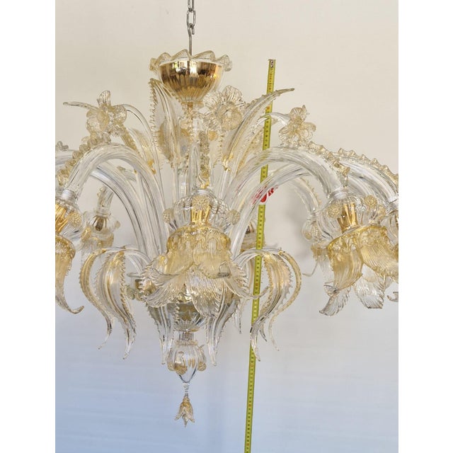 Glass Venetian Transparent and Gold Murano Glass Chandelier With Flowers and Leaves For Sale - Image 7 of 9
