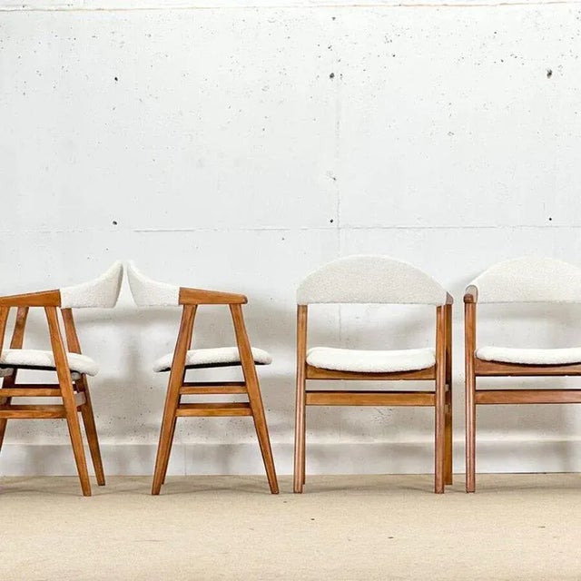 Set of Six Danish Beech Dining Chairs, 1960s – Newly Upholstered in White Wool A timeless expression of Scandinavian...