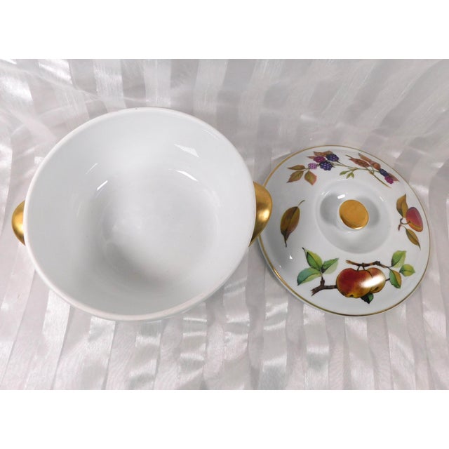 1960s Royal Worcester Round Entrée Dish and Lid in Eversham Gold For Sale - Image 4 of 7