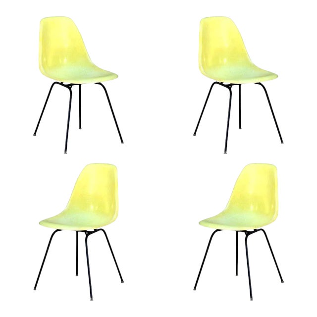 Vintage Eames Chairs by Herman Miller - Set of 4 For Sale