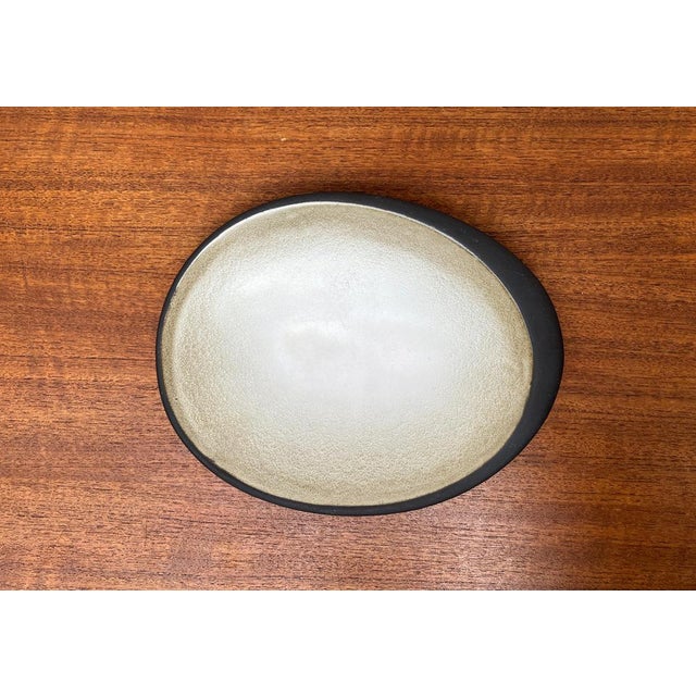 Mid-Century Studio Pottery Bowl, 1960s, in Very Good conditions. Designed 1960 to 1969