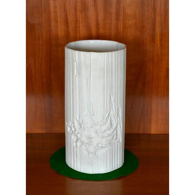 Large Op Art White Bisque Porcelain Sculpture Vase by Heinrich Fuchs for Hutschenreuther, 1970 For Sale - Image 13 of 13