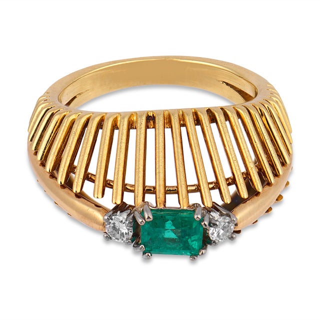 Contemporary 1950s Mid Century Emerald Diamond 18k Yellow Gold Ring, Size 5 For Sale - Image 3 of 6