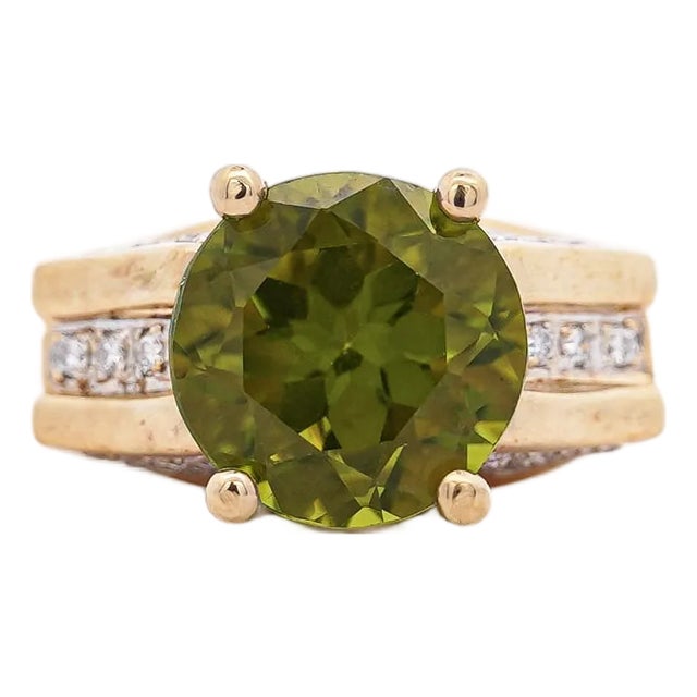 8.17 Carat Round Cut Peridot & Diamond 18k Gold Statement Ring, Size 8.25 For Sale