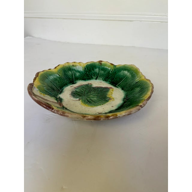 English Late 19th Century Majolica Decorative Bowl For Sale - Image 3 of 5