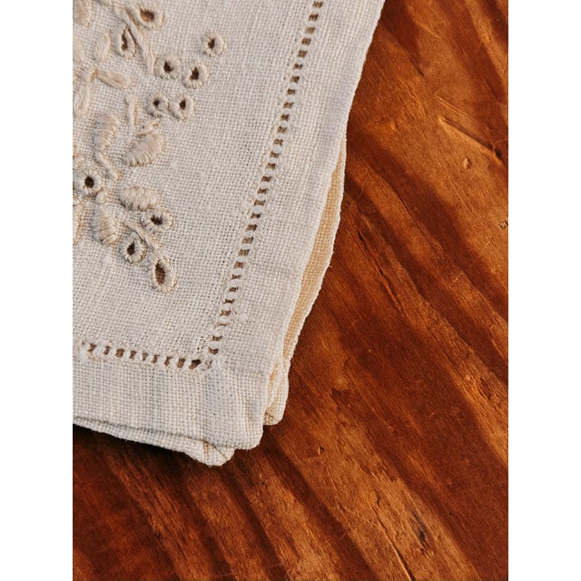 Traditional Vintage Linen Tea Napkins (Set of Six) For Sale - Image 3 of 3