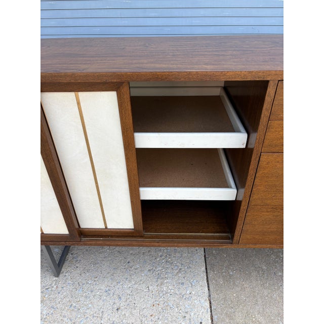 Mid-Century Modern 1950s Harvey Probber Credenza For Sale - Image 3 of 9