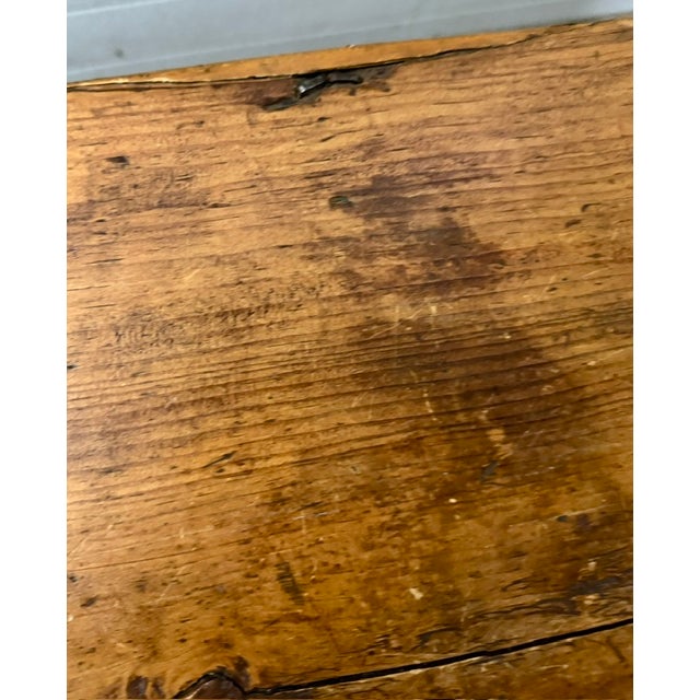 18th Century American 6 Board Pine Blanket Chest With Boot Jack Ends For Sale - Image 4 of 11