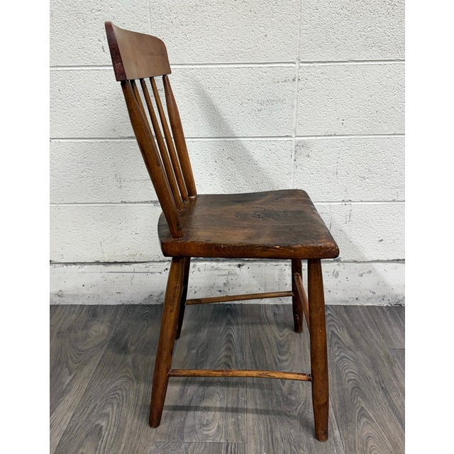 Antique American Windsor Farmhouse Style Plank Seat Dining Side Accent Chair For Sale - Image 4 of 11