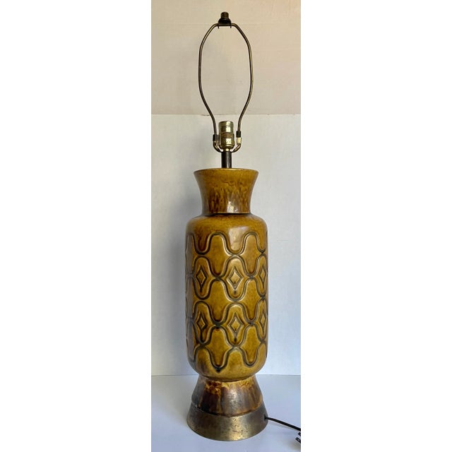 Mustard 1960s Mid-Century Modern Ceramic Glazed Pottery Lamp For Sale - Image 8 of 9