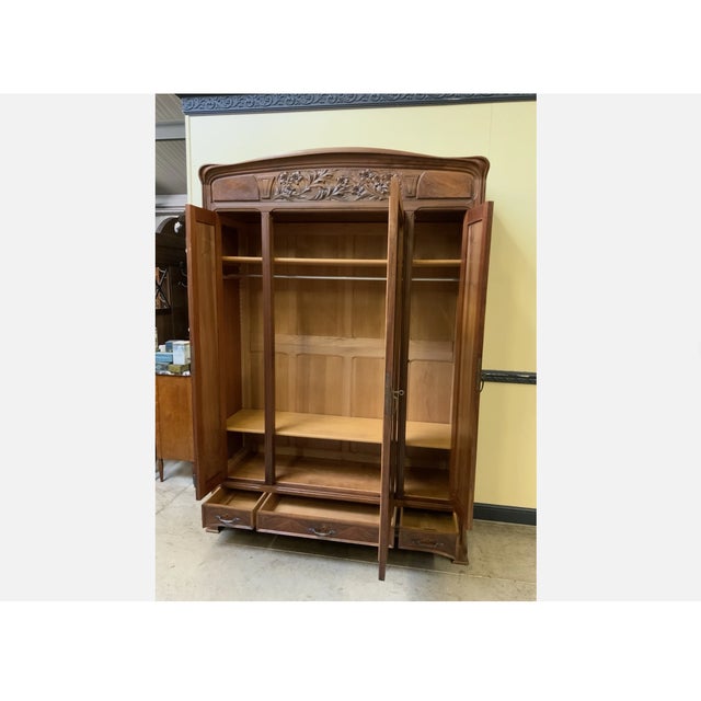 Antique Art Nouveau Wardrobe from École Nancy, 1910 For Sale - Image 4 of 9
