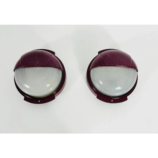 A pair of italian wall lamps made in the 1960s in the style of artemide. It is fascinating with its glass shape. The body...