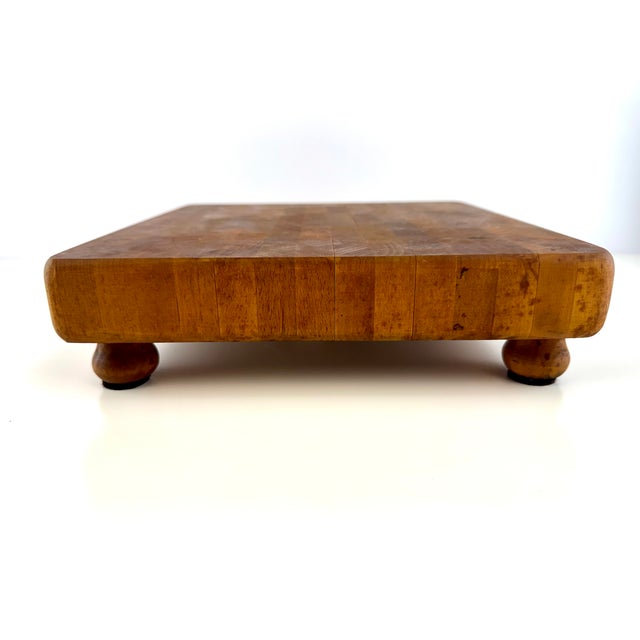 Wood Vintage Mid Century e.l. Bruce End-Grain Footed Butcher Block, Memphis For Sale - Image 7 of 10
