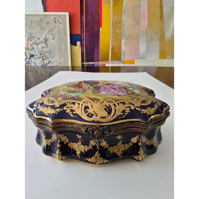 French Late 19th Century Antique Sea Shell French Sevres Ridged Jewelry Box Casket For Sale - Image 3 of 12