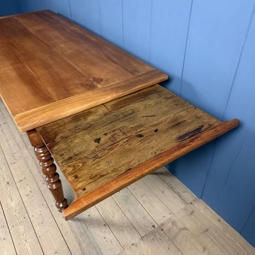 French Dining Table in Cherry Wood For Sale - Image 10 of 18