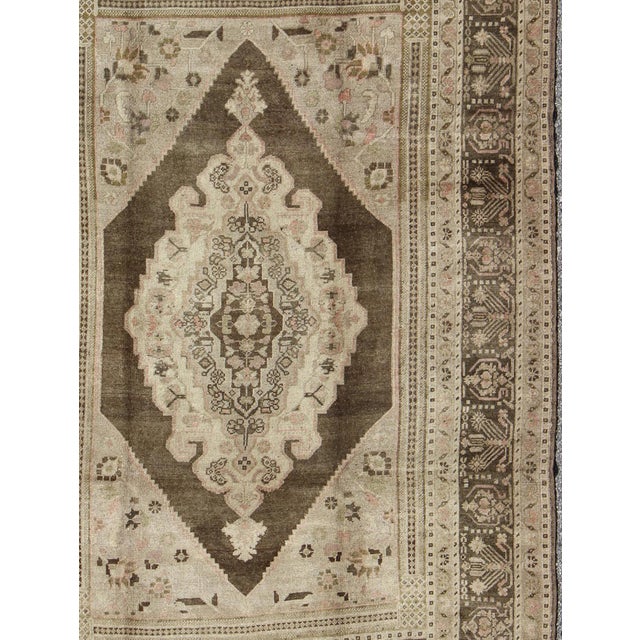 Mid 20th Century Green Brown, Taupe Turkish Vintage Oushak Rug With Medallion 6'1 X9'8 For Sale - Image 5 of 7