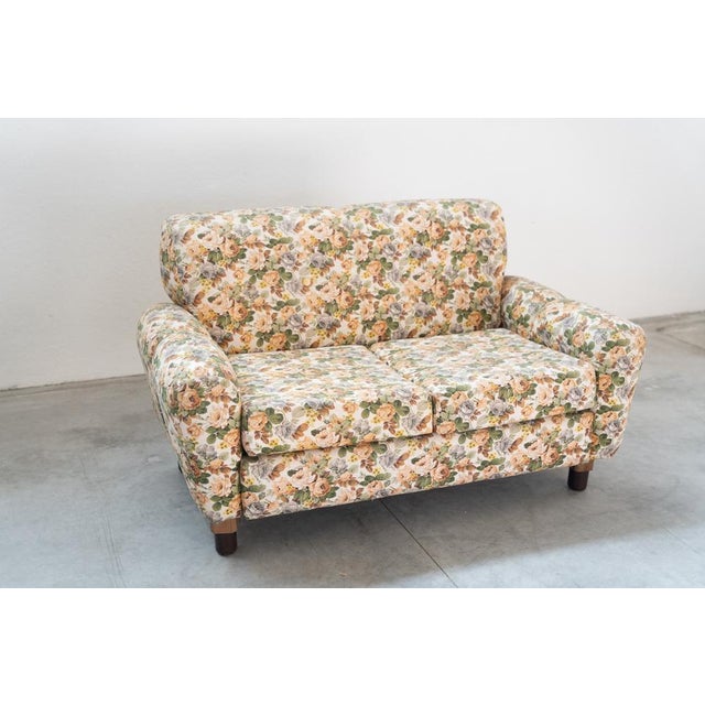 2-Seater Sofa in Floral Fabric, Wooden Structure, Plastic and Wooden Feet, 1970s For Sale - Image 11 of 18
