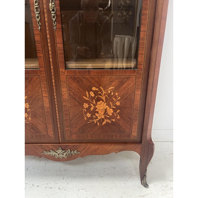 Transition-style marquetry veneer display cabinet Chamfered uprights on two cabriole legs Scalloped apron with gilt bronze...