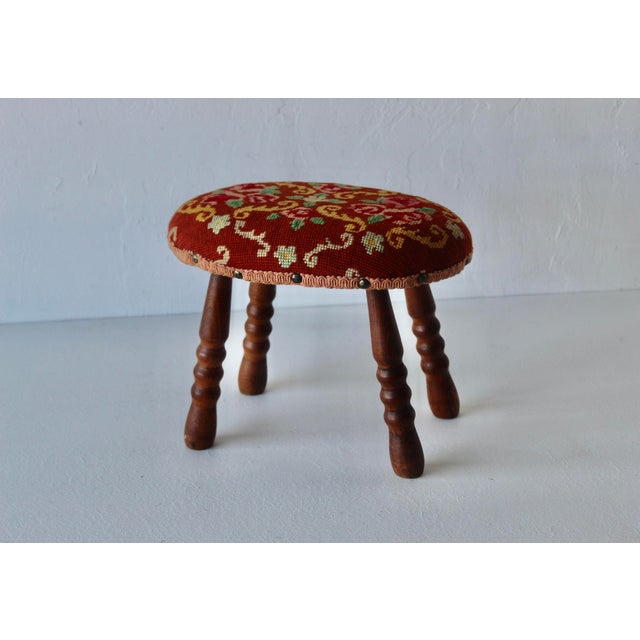 Vintage Country Style Carved Wood Needlepoint Footstool Ottoman. Turned wood legs, floral needlepoint upholstery, nailhead...