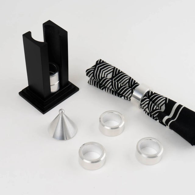 Vintage Building-Shaped Napkin Ring Holder Set With 6 Silver Metal Rings For Sale - Image 11 of 14