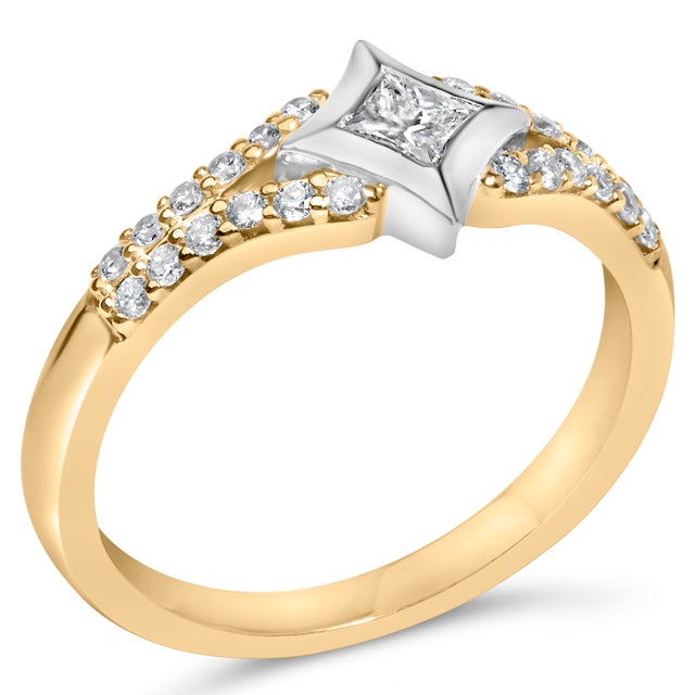 Contemporary 10K Two Tone Color 1/2 Cttw Diamond Kite and Split Shank Ring (H-I Color,SI2-I1 Clarity) - Size 7 For Sale - Image 3 of 6