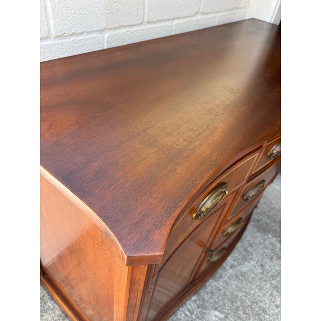 Traditional Bowfront Vintage Buffet, Server, or Bar Cabinet For Sale In Los Angeles - Image 6 of 10