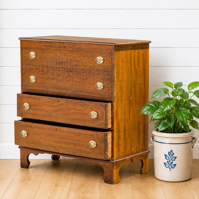 Early 19th Century American Federal Hepplewhite Style Mule Chest Blanket Box For Sale - Image 4 of 11