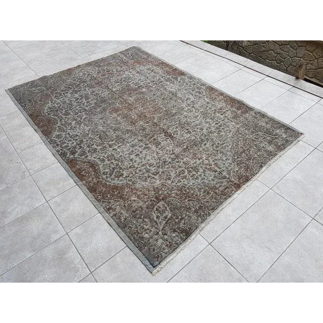 This is a vintage Turkish handknotted Anatolian OUSHAK rug. We collect Vintage rugs from Anatolia, which is the eastern part