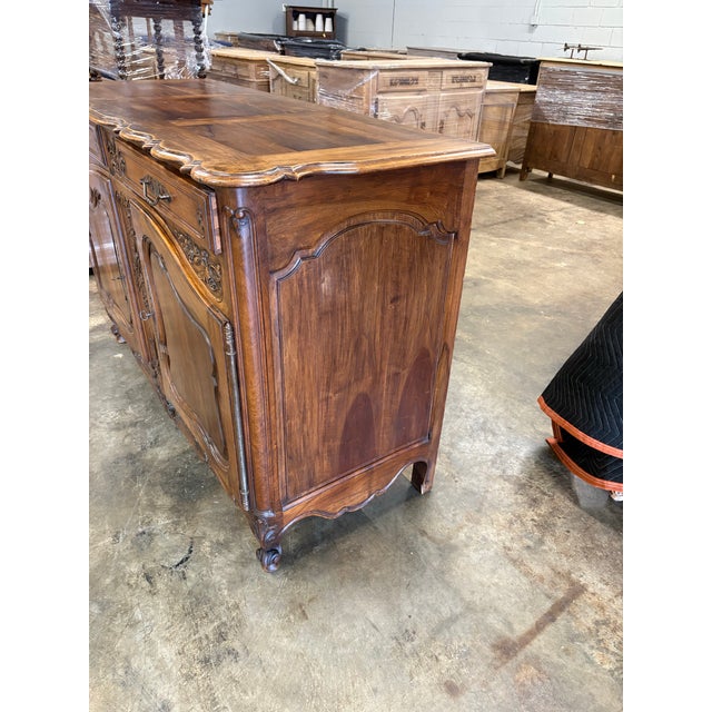 Buffet Provençal Louis XV Style Circa 1880 Walnut Wood From South East of France. For Sale In Atlanta - Image 6 of 6