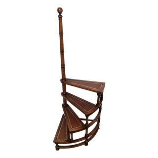 Mid-Century Italian Carved Walnut Wood and Leather Spiral Four-Step Library Ladder, 1950s For Sale