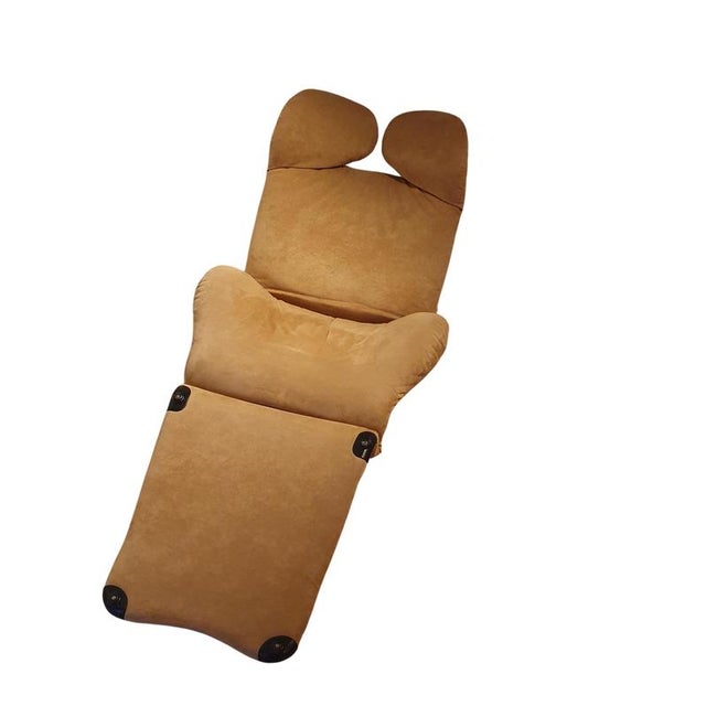 Vintage Lounge Chair Model Wink By Toshiyuki Kita For Cassina. 1980s. Very good condition. This piece has an attribution...