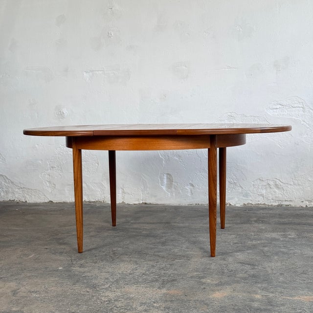 Mid-Century Modern Round Extending Dining Table in Teak from G-Plan, 1970s For Sale - Image 3 of 13