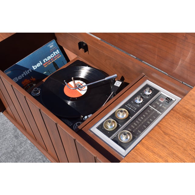 Vintage Zenith Mid-Century Modern Stereo Console | Chairish