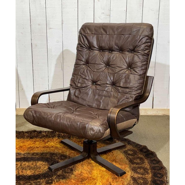 1970s Norwegian Swivel Chairs in Leather and Beech, 1970s, Set of 2 For Sale - Image 5 of 15